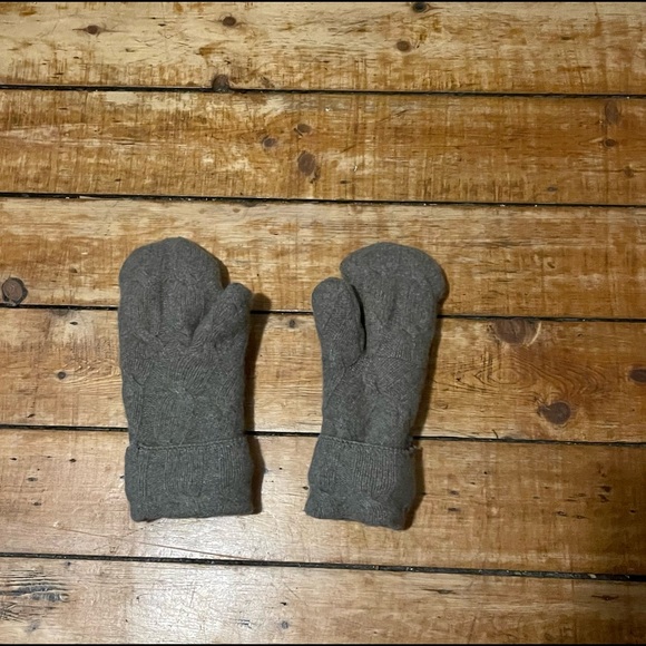 Super warm and cozy sweater mittens - Picture 3 of 4